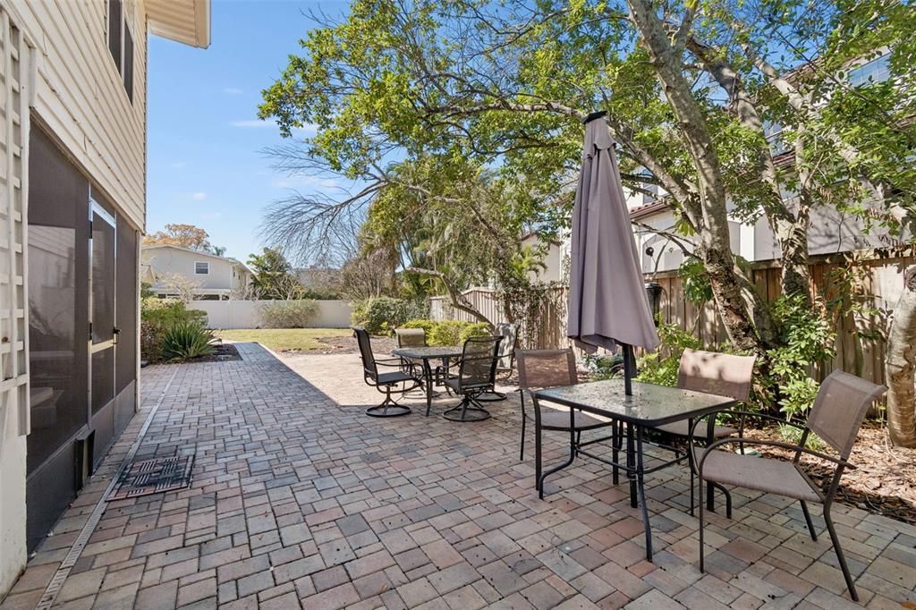 For Sale: $1,000,000 (5 beds, 4 baths, 3528 Square Feet)