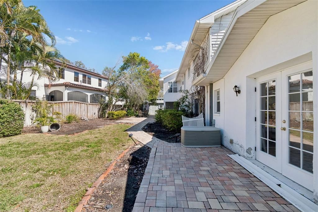For Sale: $1,000,000 (5 beds, 4 baths, 3528 Square Feet)