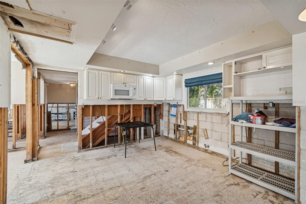 For Sale: $1,000,000 (5 beds, 4 baths, 3528 Square Feet)