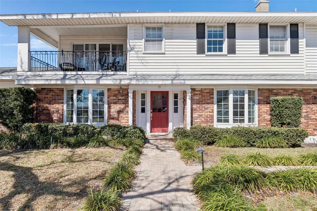 For Sale: $1,000,000 (5 beds, 4 baths, 3528 Square Feet)