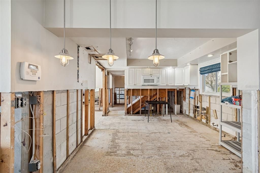 For Sale: $1,000,000 (5 beds, 4 baths, 3528 Square Feet)
