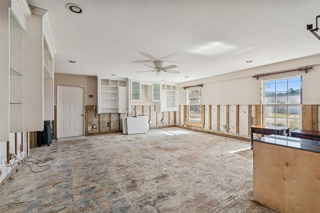 For Sale: $1,000,000 (5 beds, 4 baths, 3528 Square Feet)