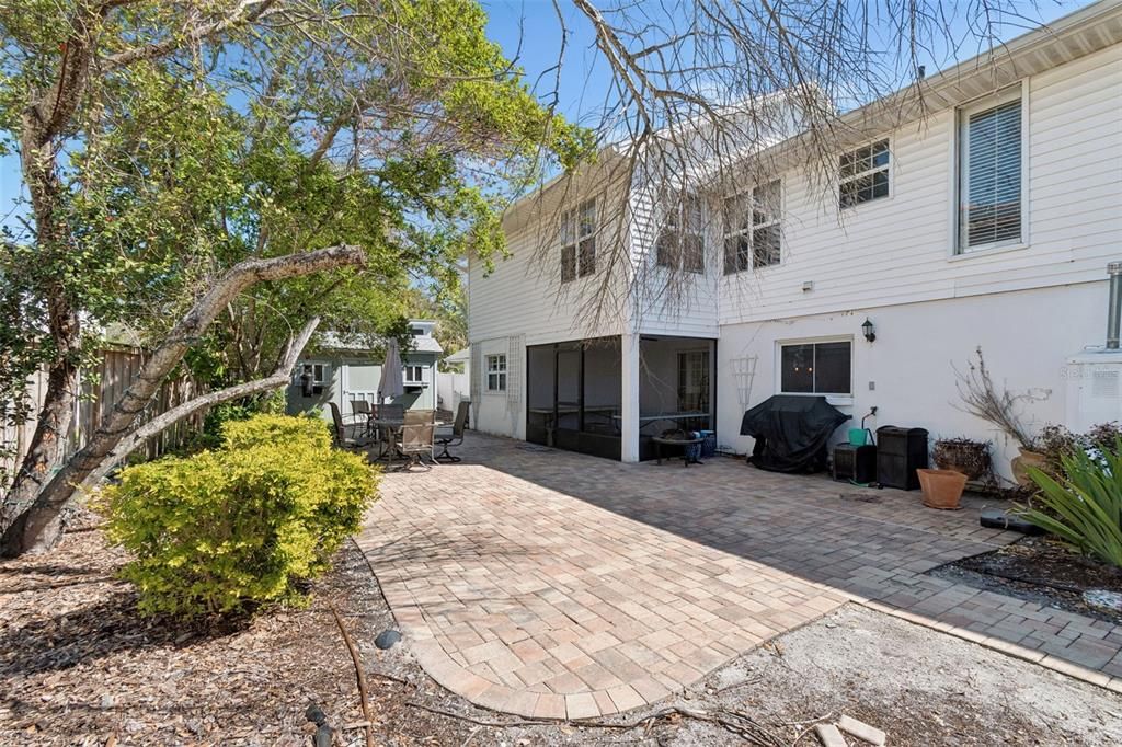 For Sale: $1,000,000 (5 beds, 4 baths, 3528 Square Feet)
