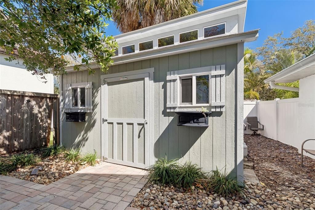 For Sale: $1,000,000 (5 beds, 4 baths, 3528 Square Feet)