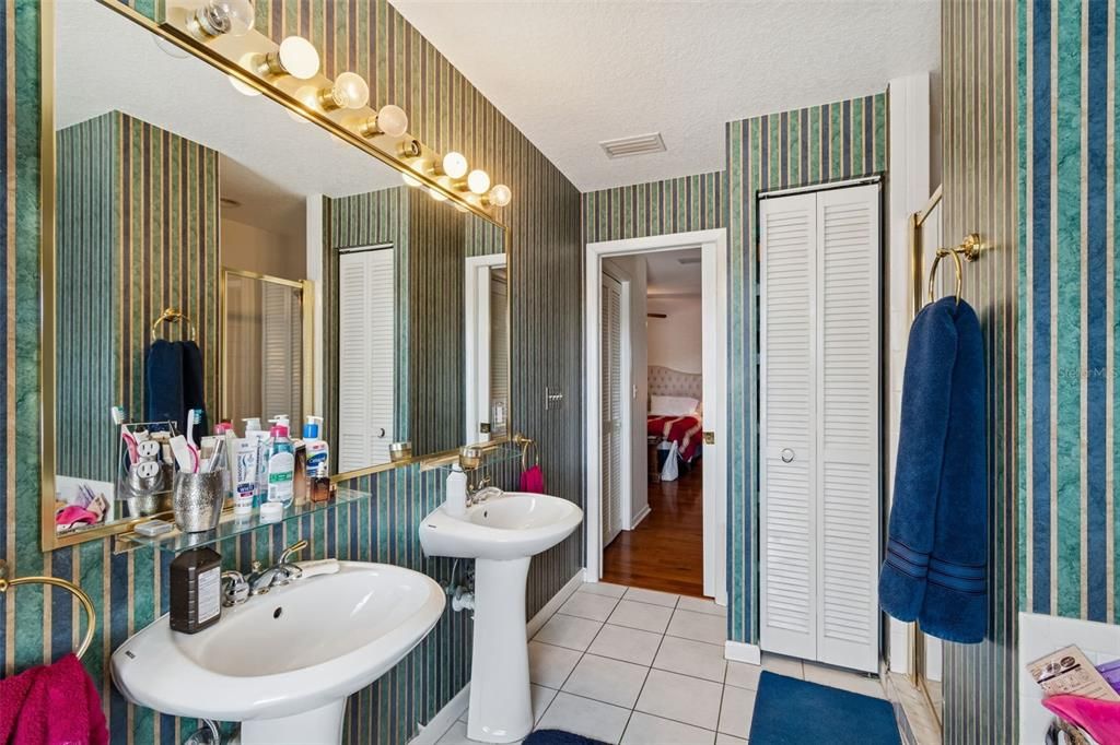 For Sale: $1,000,000 (5 beds, 4 baths, 3528 Square Feet)