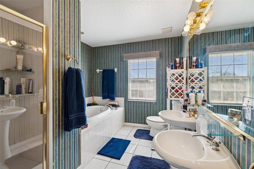 For Sale: $1,000,000 (5 beds, 4 baths, 3528 Square Feet)