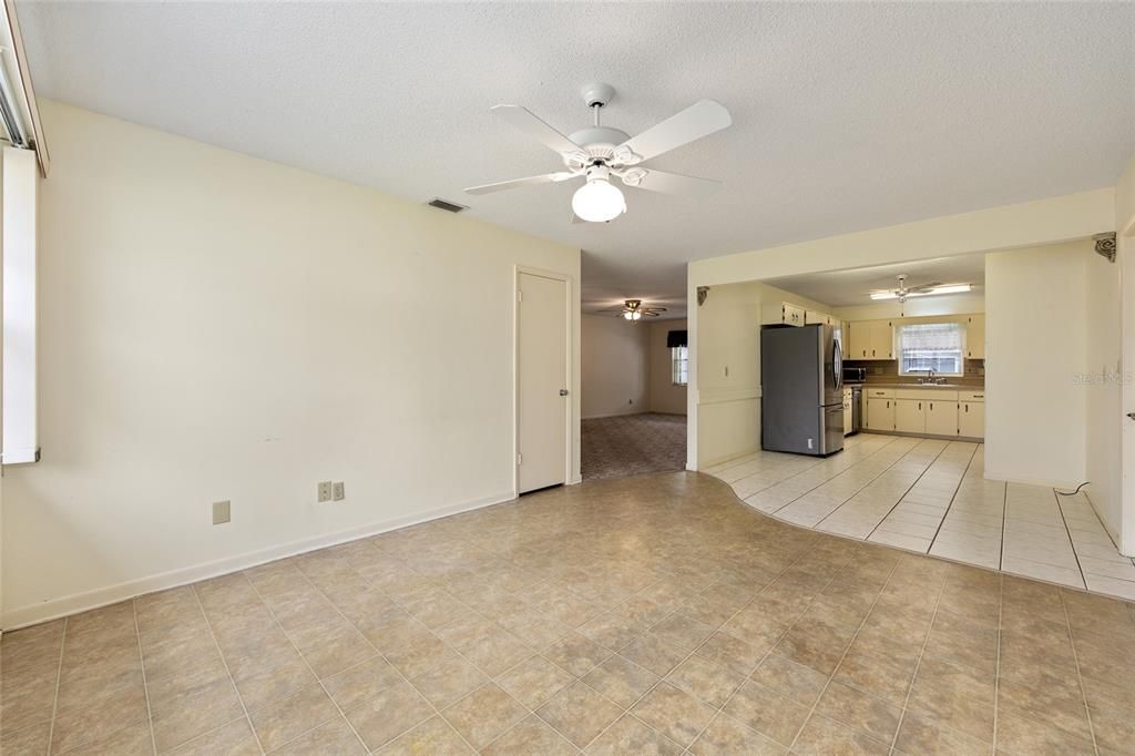 For Sale: $115,000 (2 beds, 2 baths, 1369 Square Feet)