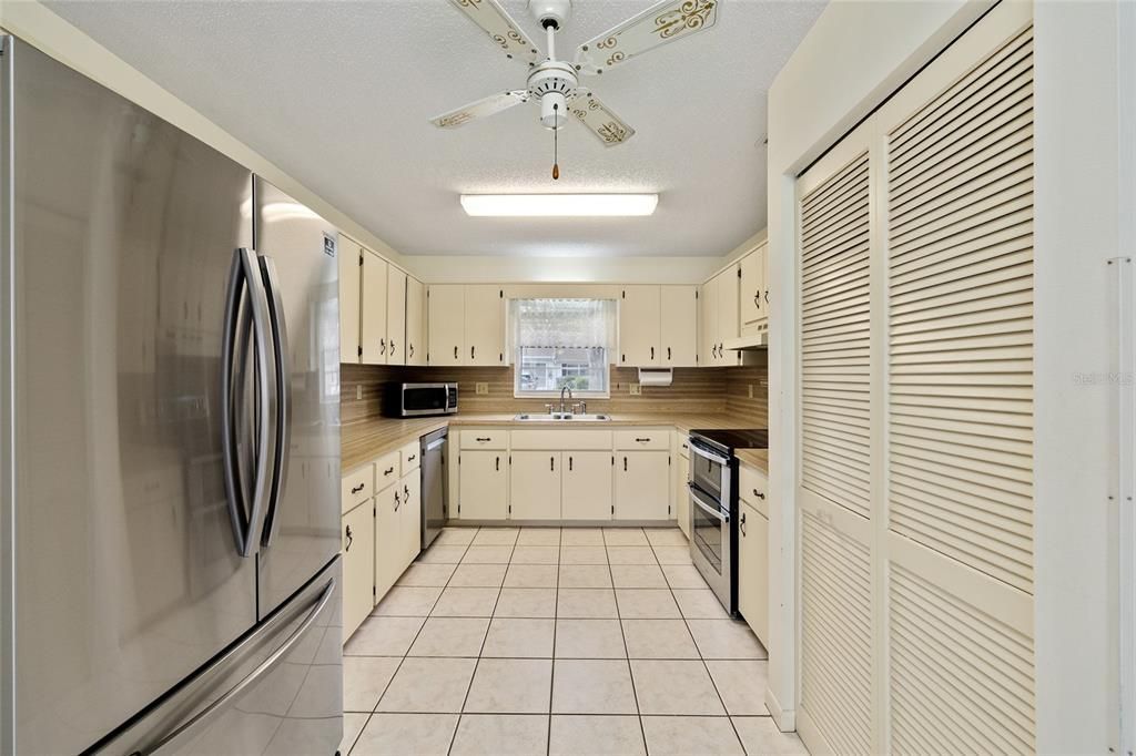 For Sale: $115,000 (2 beds, 2 baths, 1369 Square Feet)