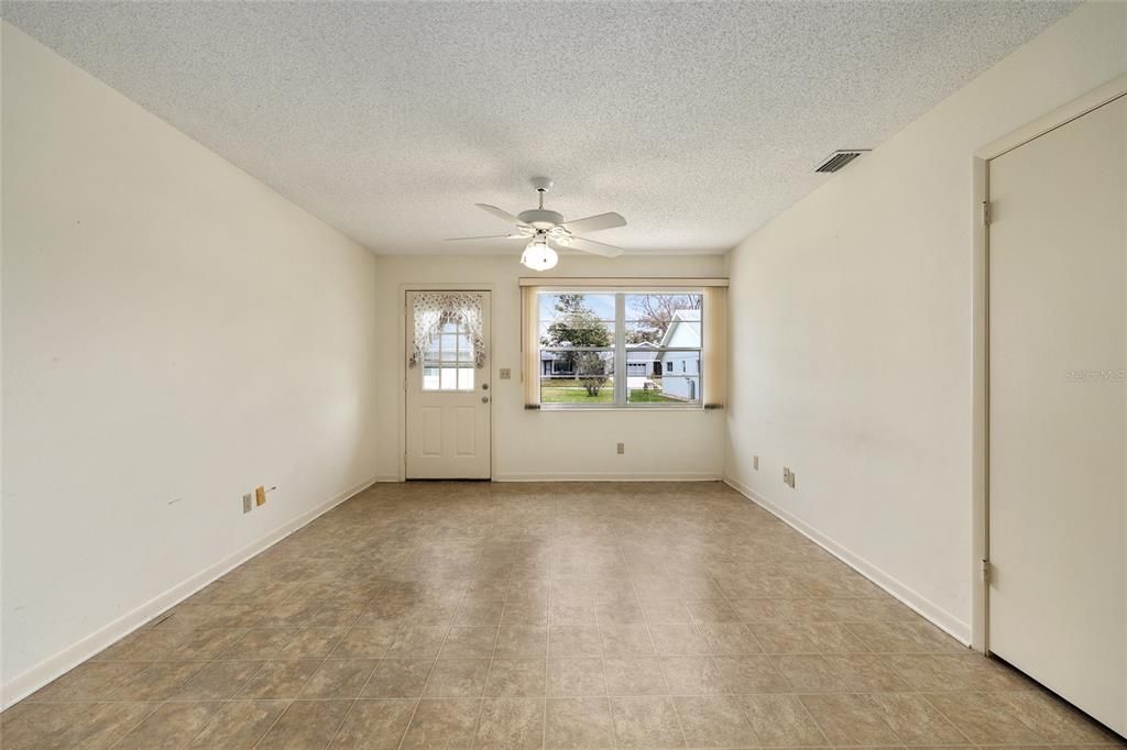 For Sale: $115,000 (2 beds, 2 baths, 1369 Square Feet)