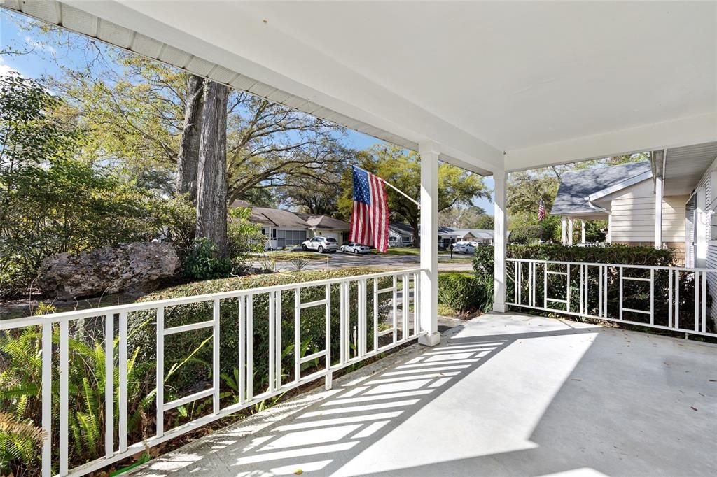 For Sale: $115,000 (2 beds, 2 baths, 1369 Square Feet)