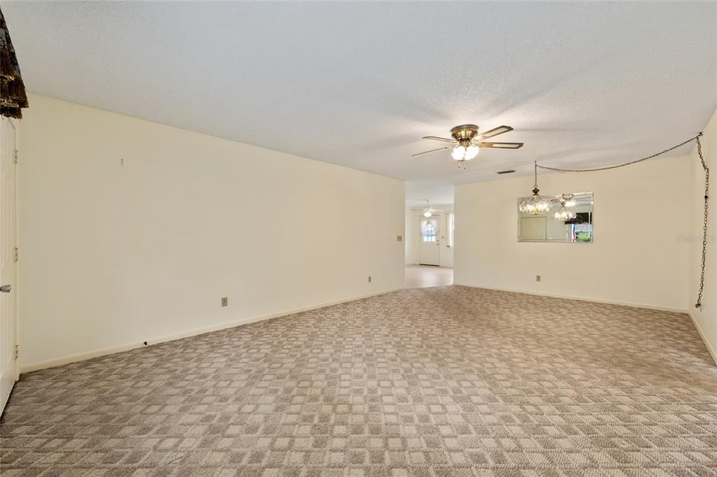 For Sale: $115,000 (2 beds, 2 baths, 1369 Square Feet)