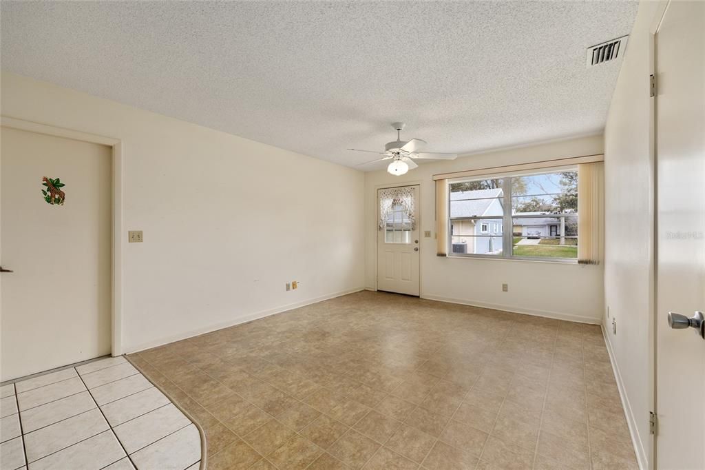 For Sale: $115,000 (2 beds, 2 baths, 1369 Square Feet)