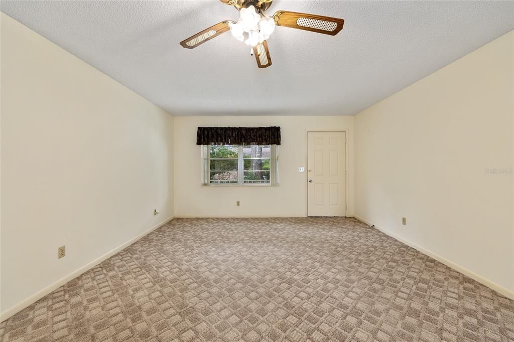 For Sale: $115,000 (2 beds, 2 baths, 1369 Square Feet)