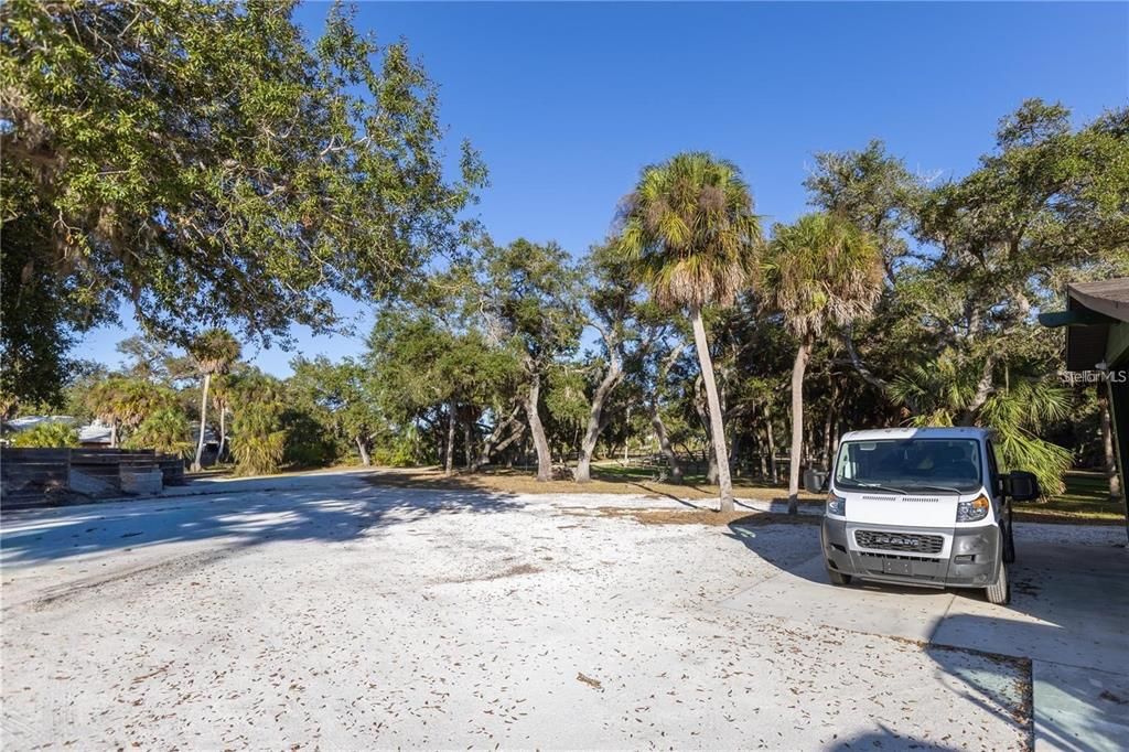 En Venta: $1,595,000 (5.23 acres)