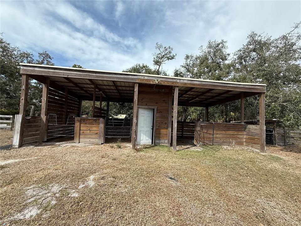 En Venta: $1,595,000 (5.23 acres)