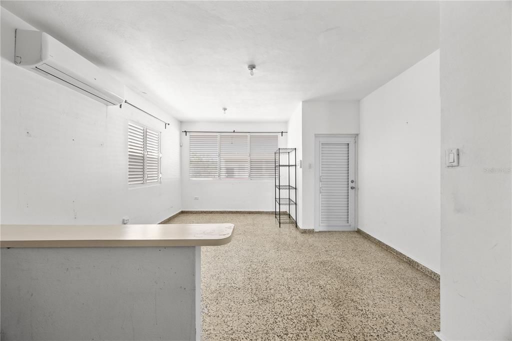 На продажу: $695,000 (4 спален, 2 ванн, 2600 Квадратных фут)