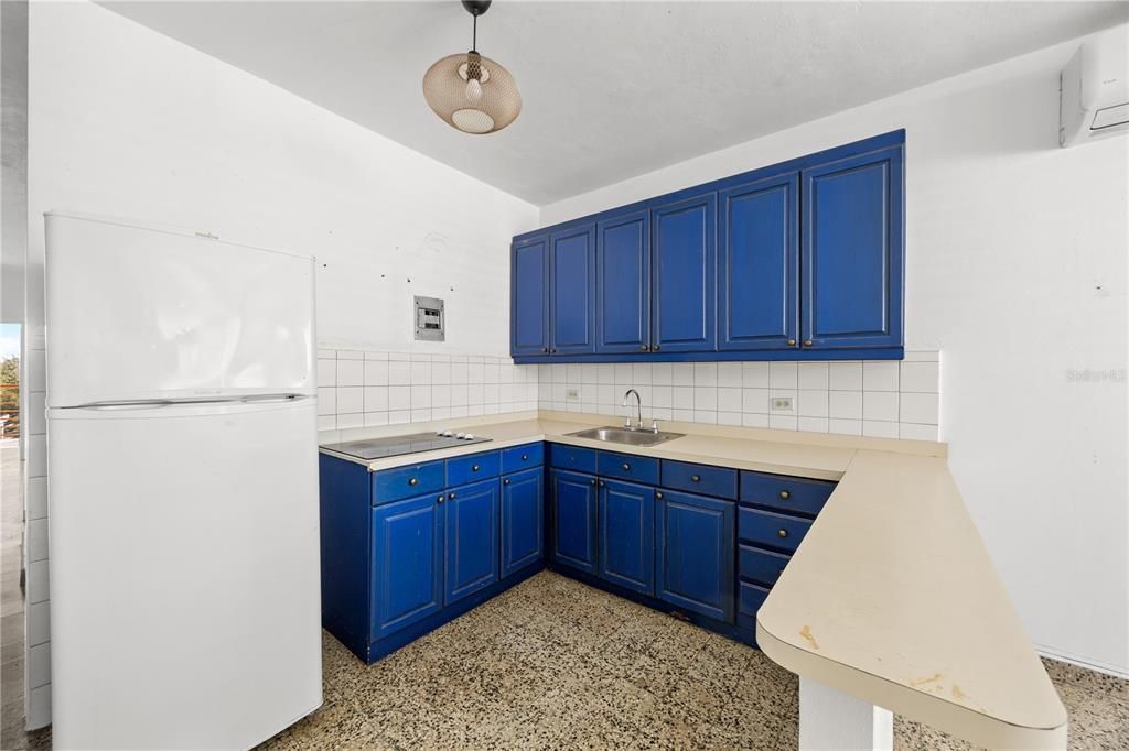 На продажу: $695,000 (4 спален, 2 ванн, 2600 Квадратных фут)
