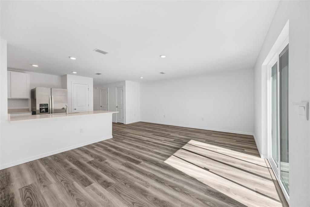 Activo con contrato: $1,995 (3 camas, 2 baños, 1464 Pies cuadrados)