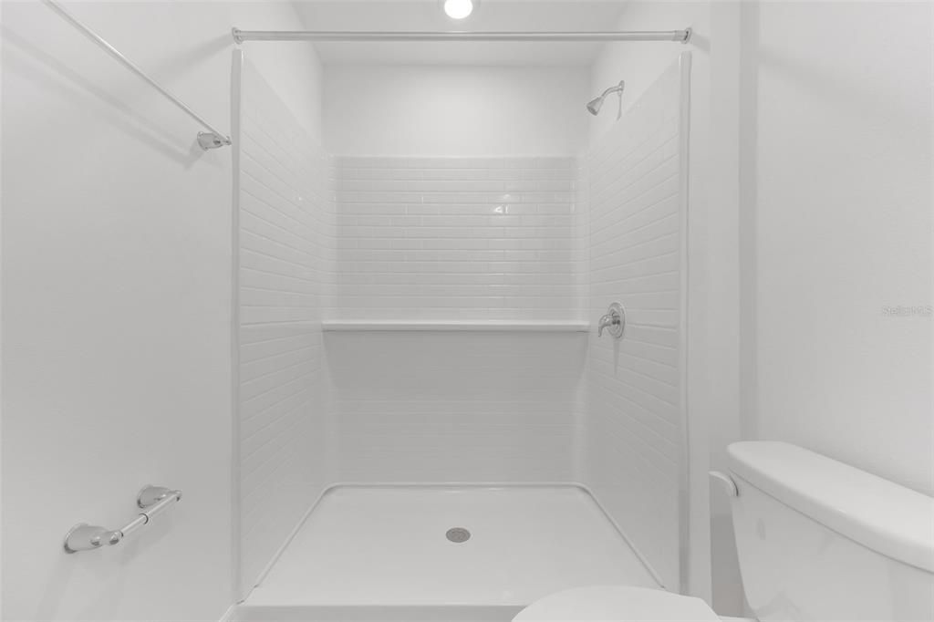 Activo con contrato: $1,995 (3 camas, 2 baños, 1464 Pies cuadrados)