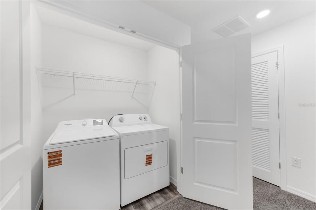 Activo con contrato: $1,995 (3 camas, 2 baños, 1464 Pies cuadrados)