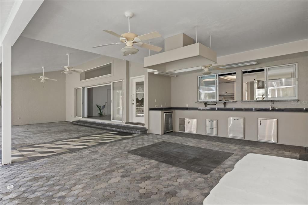 For Sale: $625,000 (3 beds, 2 baths, 2943 Square Feet)