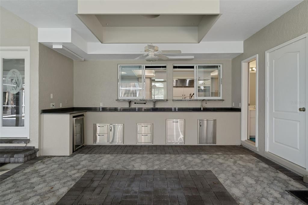 For Sale: $625,000 (3 beds, 2 baths, 2943 Square Feet)