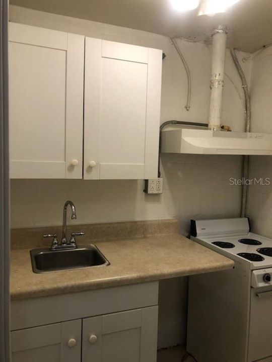 Под контрактом: $1,100 (0 спален, 1 ванн, 420 Квадратных фут)