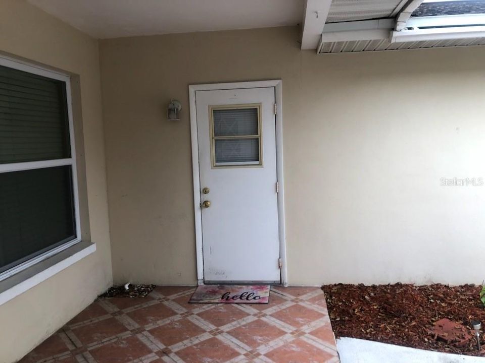 Под контрактом: $1,100 (0 спален, 1 ванн, 420 Квадратных фут)