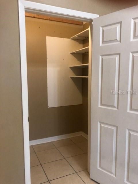 Под контрактом: $1,100 (0 спален, 1 ванн, 420 Квадратных фут)