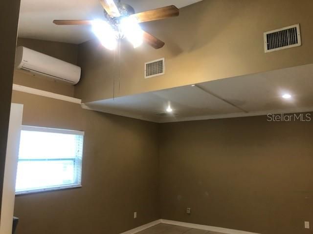 Под контрактом: $1,100 (0 спален, 1 ванн, 420 Квадратных фут)