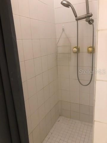 Под контрактом: $1,100 (0 спален, 1 ванн, 420 Квадратных фут)