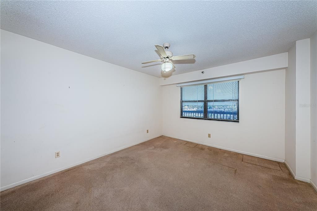 Activo con contrato: $199,000 (2 camas, 2 baños, 1280 Pies cuadrados)