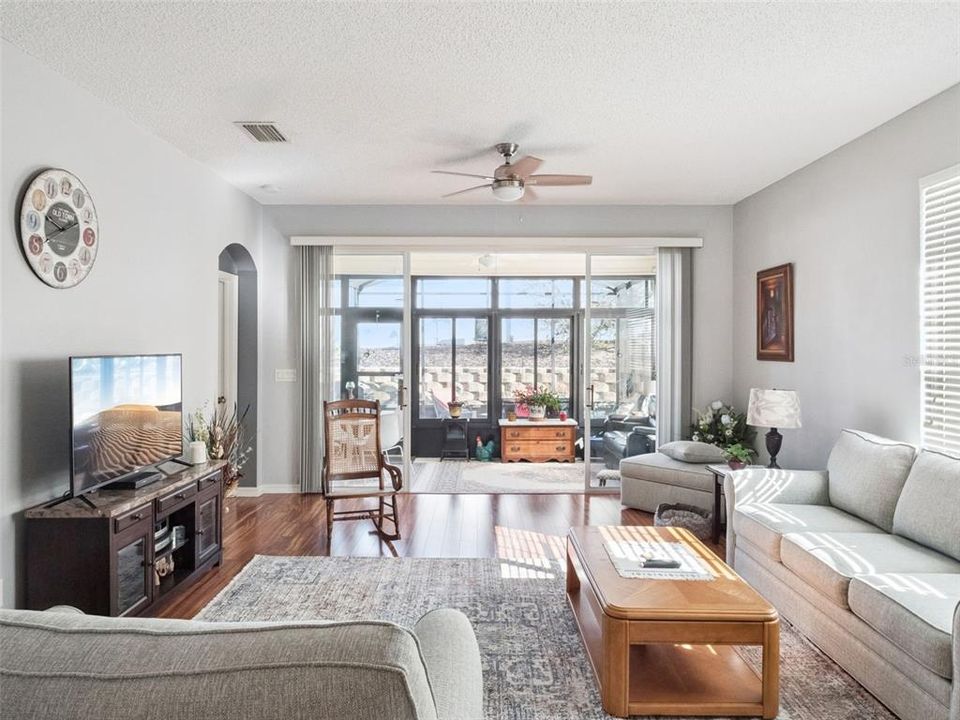 For Sale: $275,000 (3 beds, 2 baths, 1414 Square Feet)