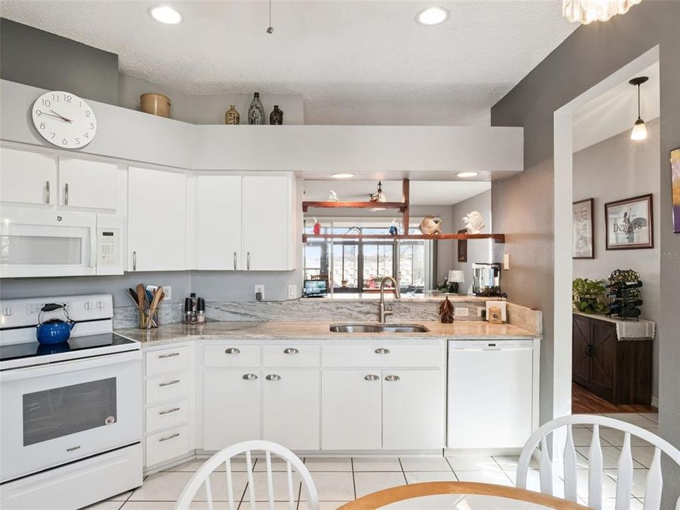 For Sale: $275,000 (3 beds, 2 baths, 1414 Square Feet)