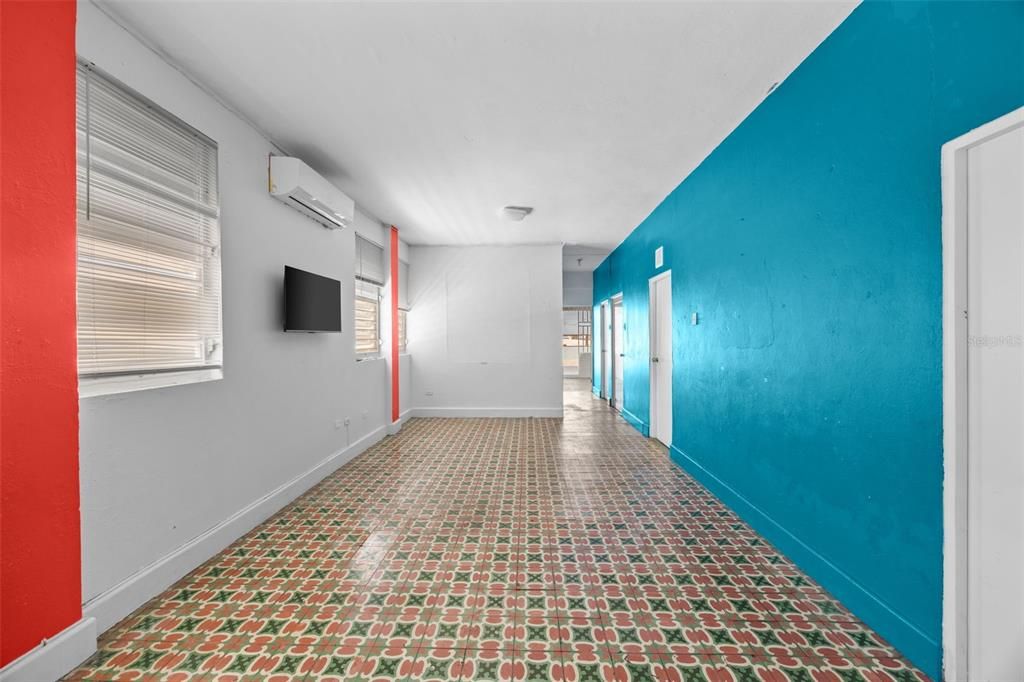 En Venta: $695,000 (3 camas, 1 baños, 3100 Pies cuadrados)