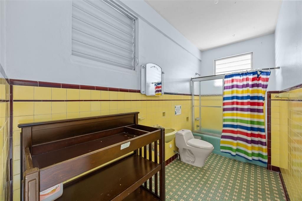En Venta: $695,000 (3 camas, 1 baños, 3100 Pies cuadrados)