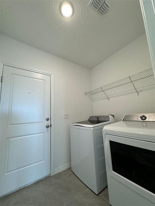 Activo con contrato: $2,450 (3 camas, 2 baños, 1536 Pies cuadrados)