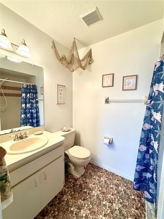 Active With Contract: $136,900 (2 beds, 2 baths, 891 Square Feet)