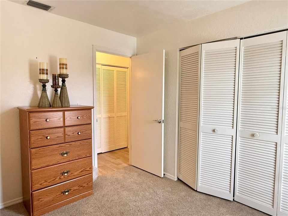 Active With Contract: $136,900 (2 beds, 2 baths, 891 Square Feet)