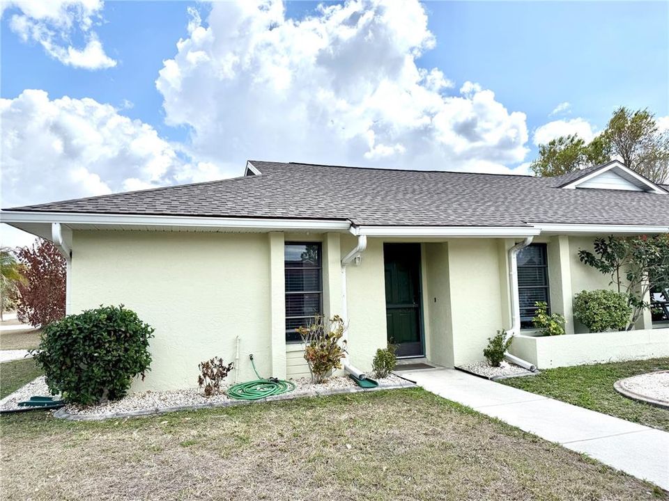 Active With Contract: $136,900 (2 beds, 2 baths, 891 Square Feet)