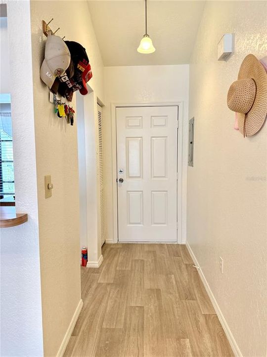 Active With Contract: $136,900 (2 beds, 2 baths, 891 Square Feet)