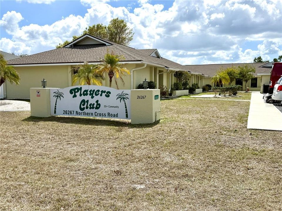 Active With Contract: $136,900 (2 beds, 2 baths, 891 Square Feet)