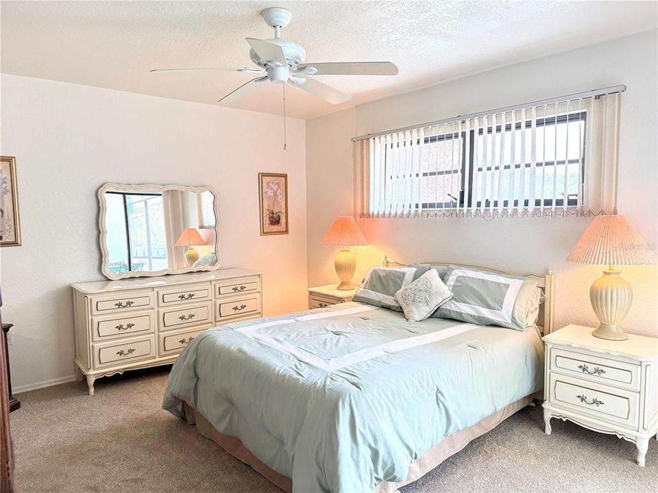 Active With Contract: $136,900 (2 beds, 2 baths, 891 Square Feet)