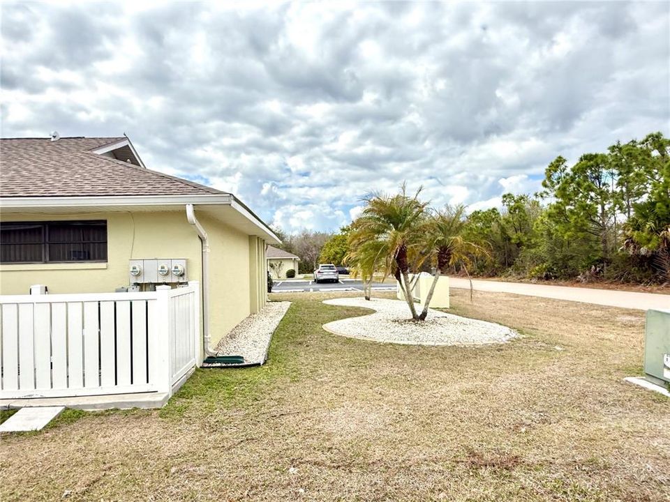 Active With Contract: $136,900 (2 beds, 2 baths, 891 Square Feet)