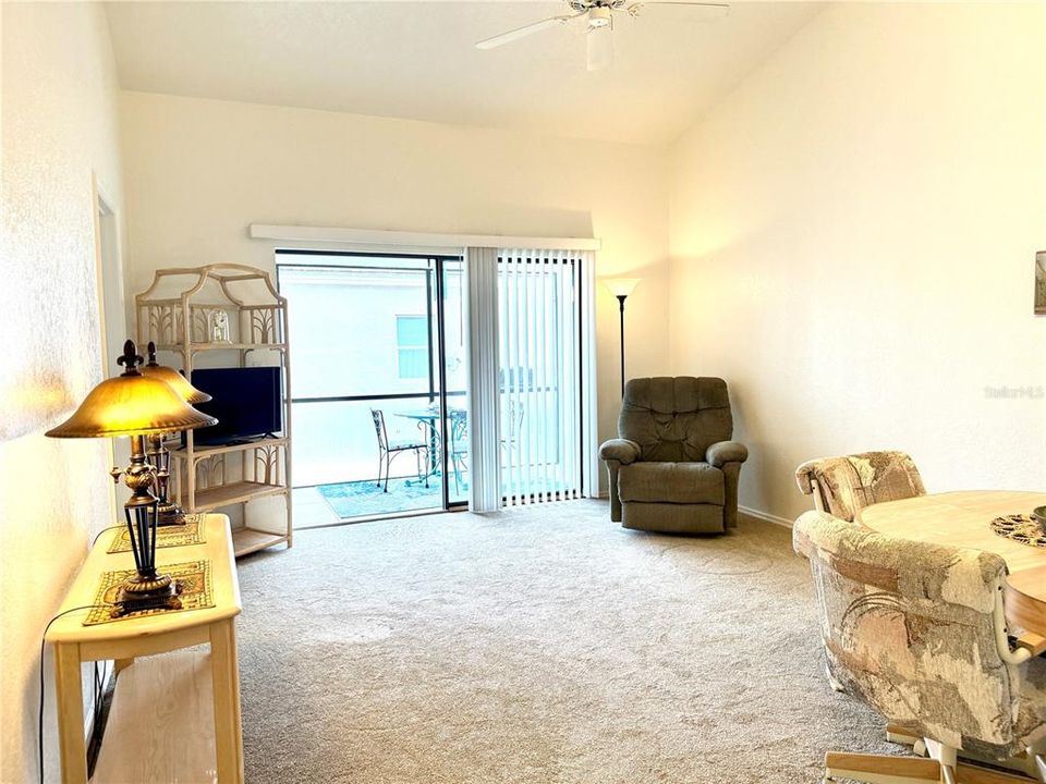 Active With Contract: $136,900 (2 beds, 2 baths, 891 Square Feet)
