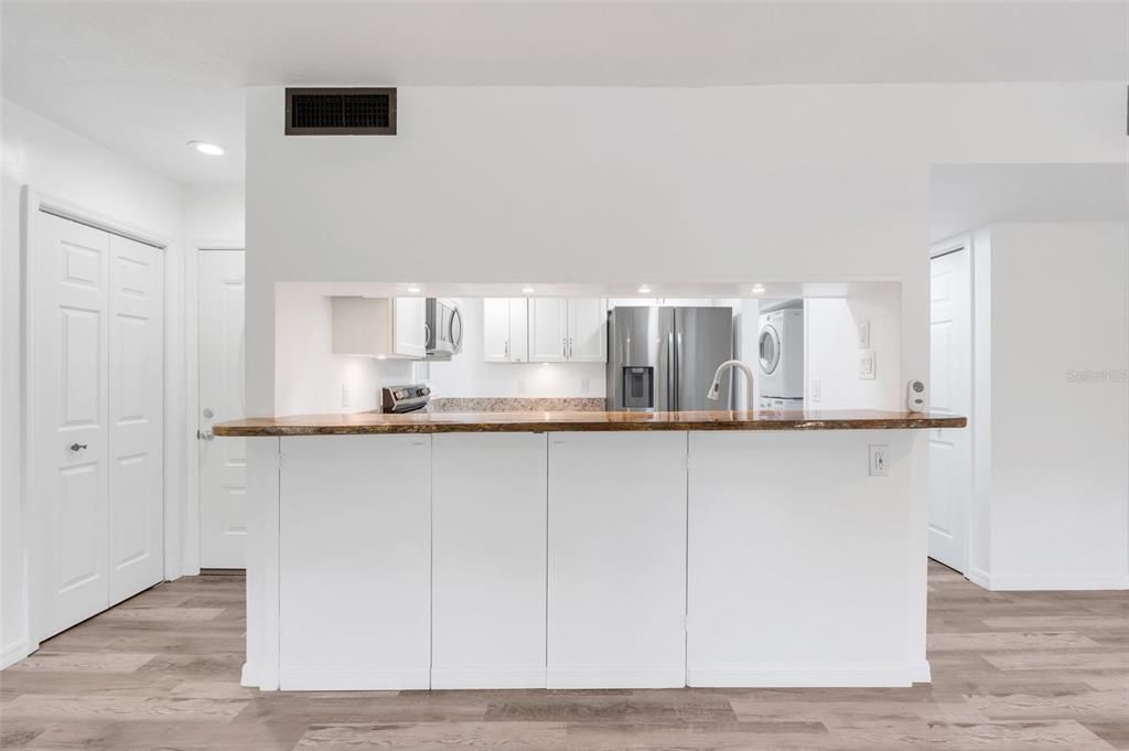 Activo con contrato: $240,000 (2 camas, 2 baños, 1071 Pies cuadrados)