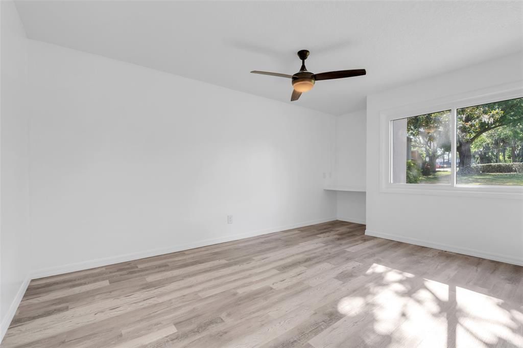 Activo con contrato: $240,000 (2 camas, 2 baños, 1071 Pies cuadrados)