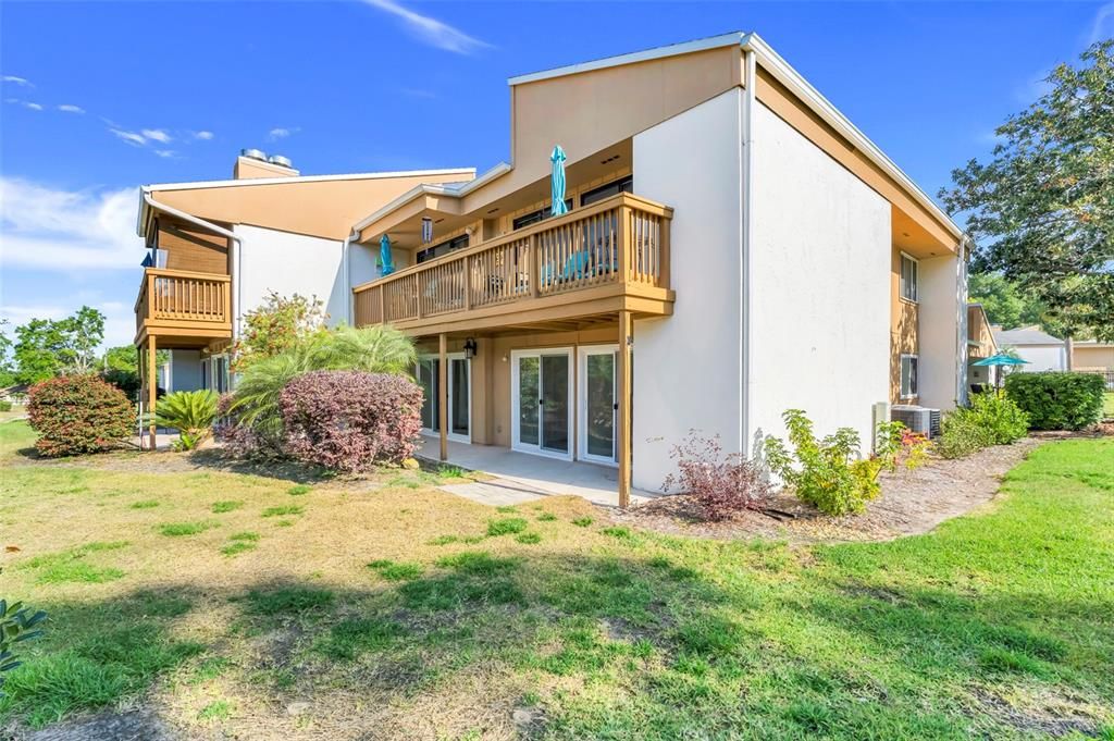 Activo con contrato: $240,000 (2 camas, 2 baños, 1071 Pies cuadrados)