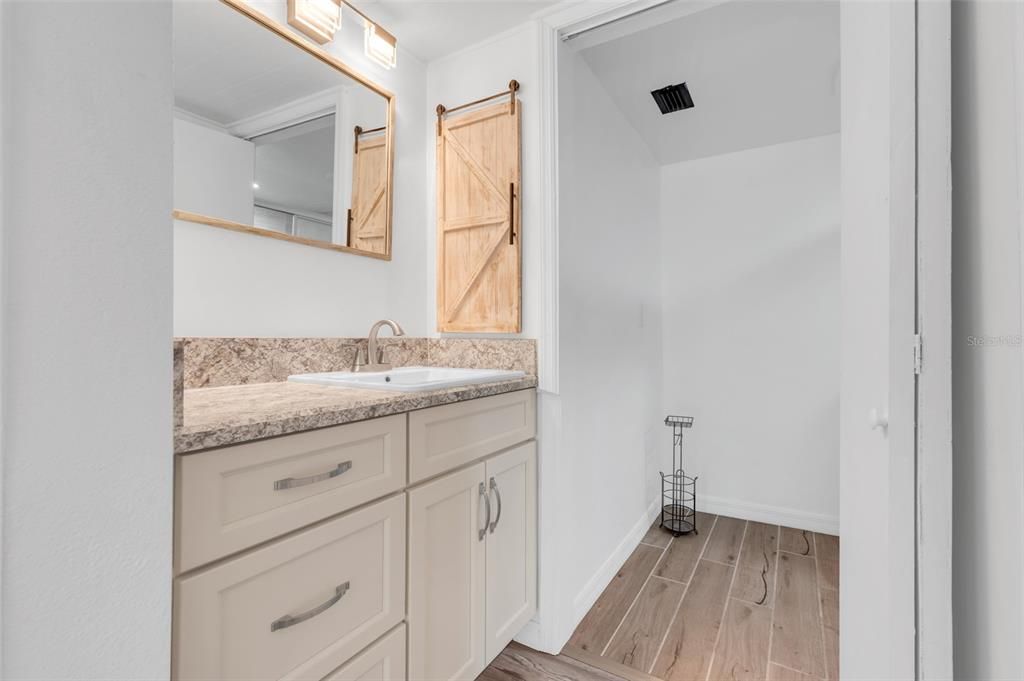 Activo con contrato: $240,000 (2 camas, 2 baños, 1071 Pies cuadrados)