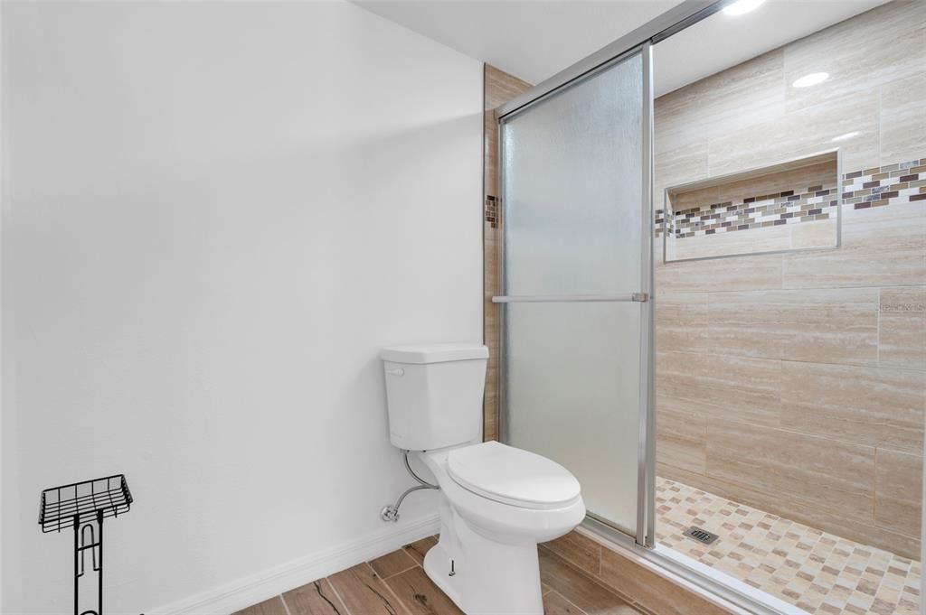 Activo con contrato: $240,000 (2 camas, 2 baños, 1071 Pies cuadrados)
